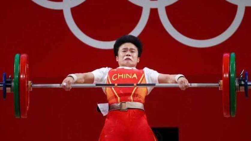 Китаянка стала олимпийской чемпионкой по тяжелой атлетике