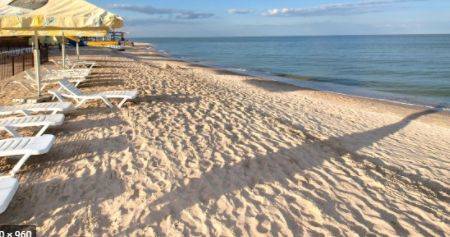 Туристы нашли украинский курорт с чистой морской водой без медуз: где он расположен. ФОТО