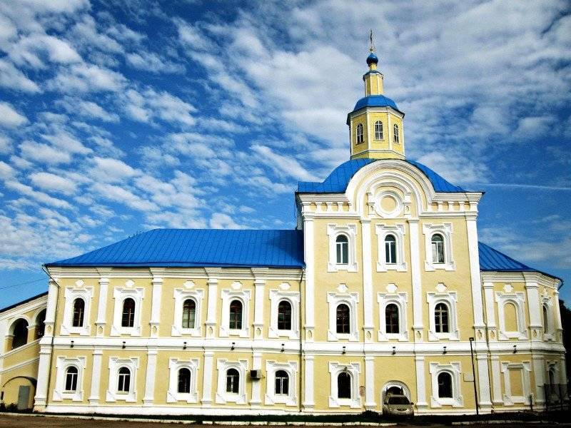 С крыши Смоленской православной гимназии украли лист меди
