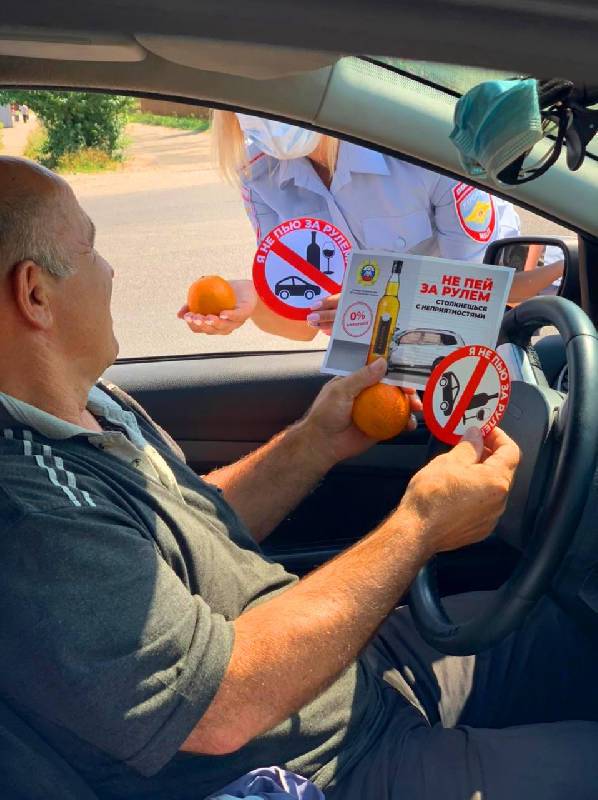 В Смоленском районе полицейские раздавали водителям мандарины