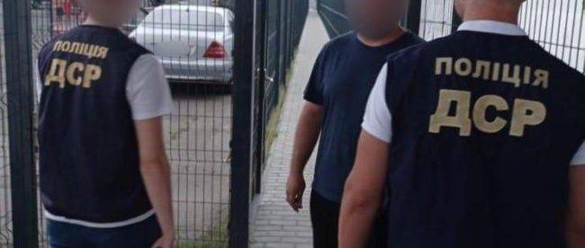 Контролировал этнические преступные группы: полиция депортировала в Молдову «криминального авторитета» из списка СНБО