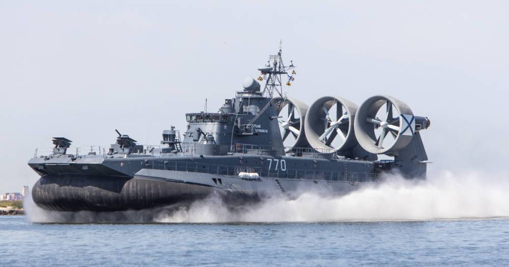 Путин изменил флаги части кораблей ВМФ России