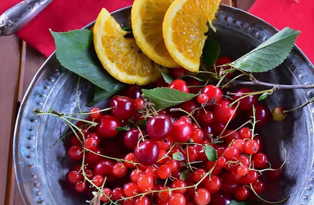 Защитит от рака и "плохого" холестерина: секрет долголетия найден в популярной ягоде с терпким вкусом
