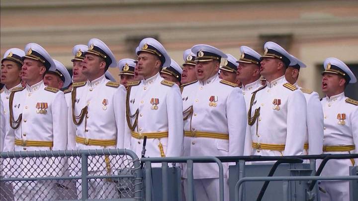 Главный военно-морской парад и супертраулер: планы президента