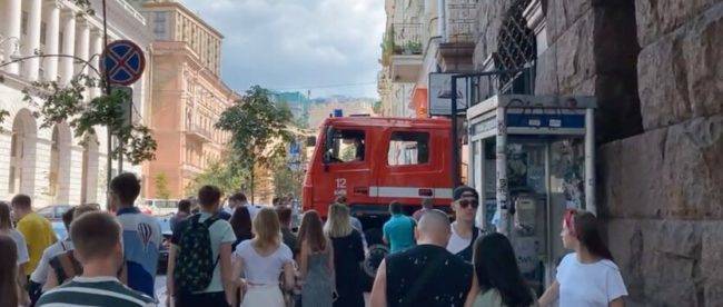 В Киеве вспыхнул пожар на Крещатике: видео