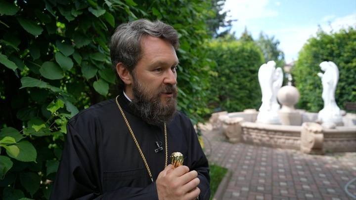 Патриарх Кирилл наградил митрополита Илариона орденом Радонежского