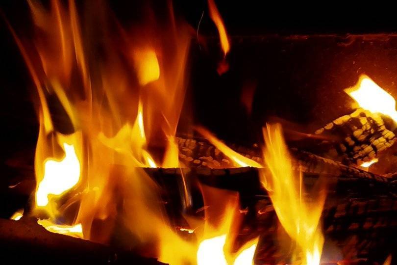 В Башкирии мужчина получил ожоги, спасаясь из горящего дома