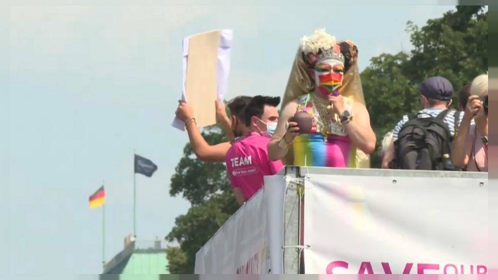 Берлин: первый за время пандемии гей-парад