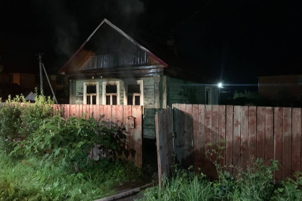 Две женщины погибли на пожаре в Смоленской области этой ночью