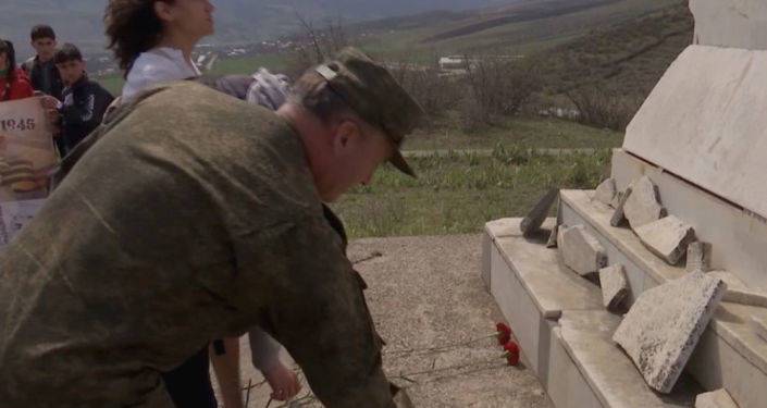 Российские миротворцы в Карабахе почтили память адмирала флота Исакова