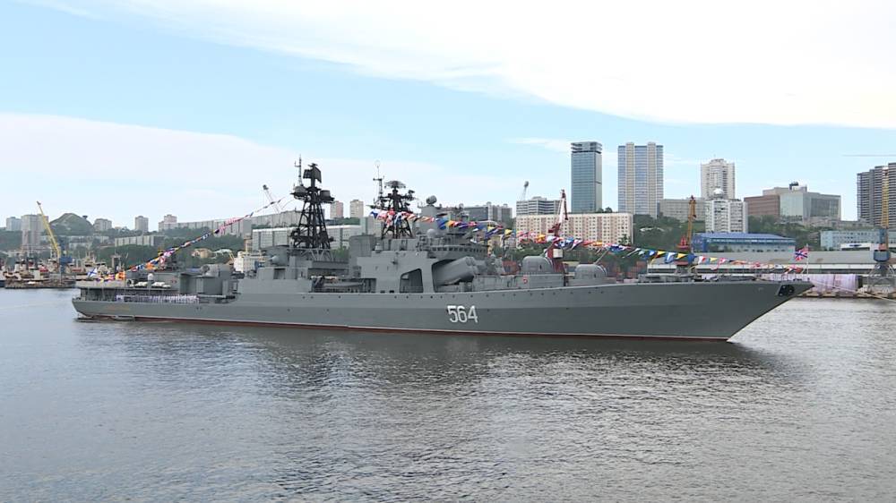 Росгвардия Петербурга обеспечила правопорядок при проведении главного парада в День ВМФ РФ