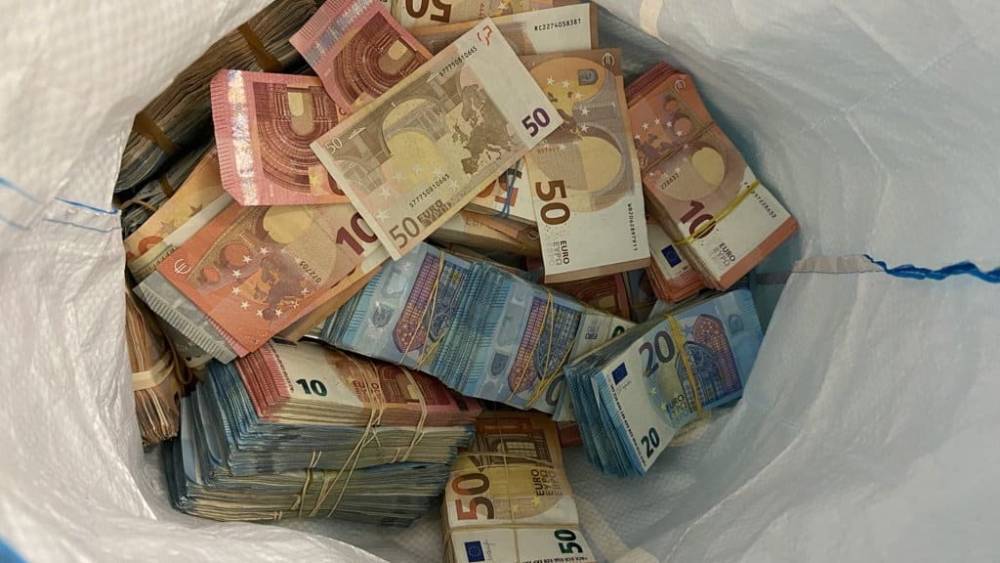 Ехал из Нидерландов: на А3 поймали ливанца с миллионом наличными