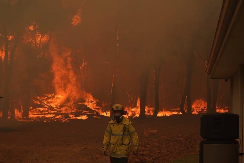Масштабные пожары в США охватывают все новые и новые территории и мира