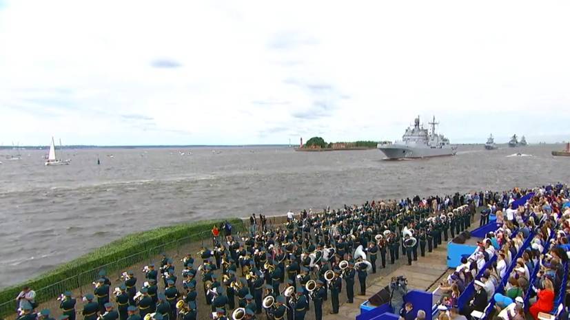 325 лет ВМФ России: лучшие моменты Главного военно-морского парада в Петербурге