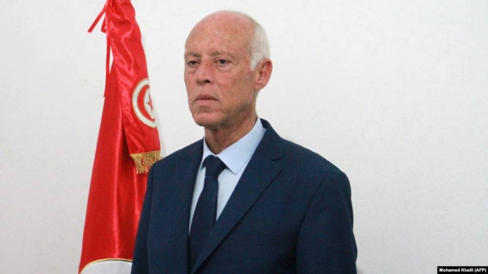 Президент Туниса заморозил работу парламента