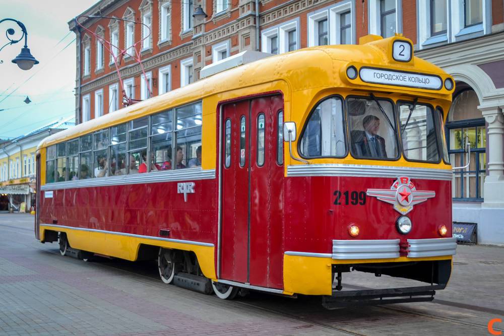 На улицы Нижнего Новгорода вышел первый ретро-трамвай