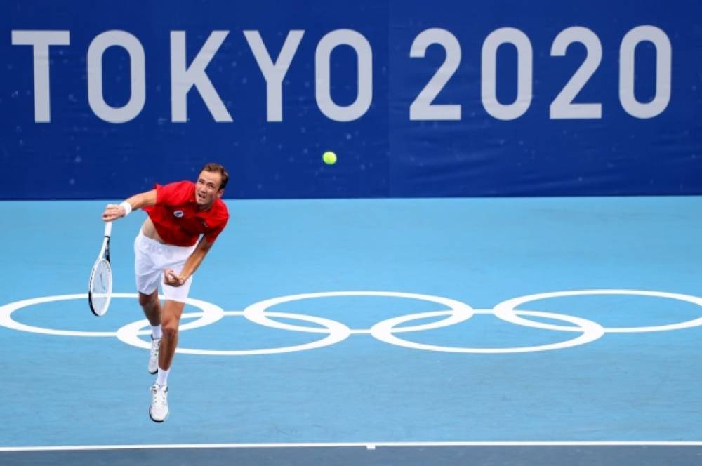 Медведев прошел в третий круг теннисного турнира на Играх в Токио