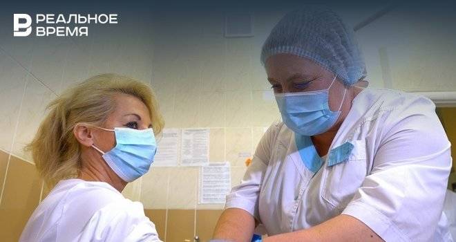 Главное о коронавирусе на 26 июля: обязательная вакцинация в Магадане, Франция одобрила санпропуска