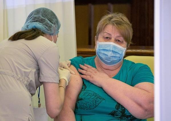 Магаданская область ввела обязательную вакцинацию от COVID-19