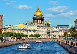 В Санкт-Петербурге зарезали семью отставного адмирала, сообщил источник