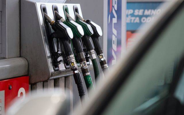 «Страны-бензоколонки»: российский бензин второй по дешевизне в Европе