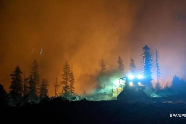 Лесные пожары распространились уже на 12 американских штатов