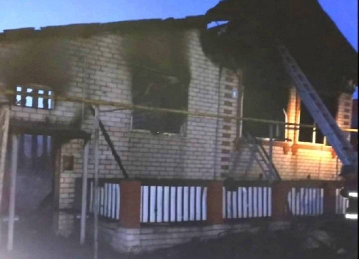 При пожаре в Чувашии погиб 6-летний мальчик, его 13-летняя сестра в реанимации