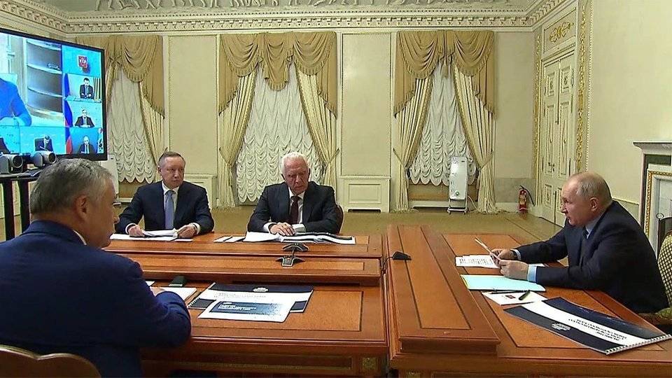 Владимир Путин в Санкт-Петербурге провел совещание, посвященное развитию инфраструктуры