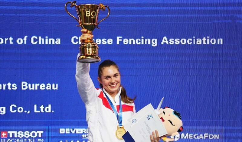 Саблистка Позднякова завоевала золото на Олимпиаде в Токио