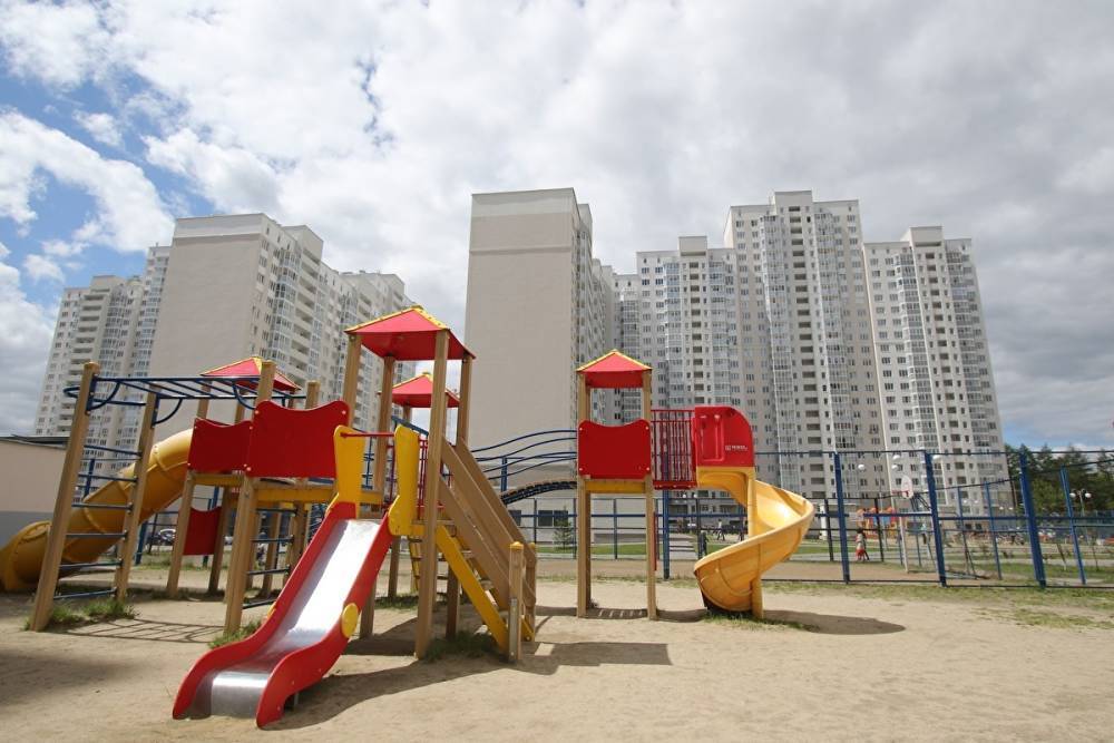 В Петербурге местная жительница потребовала убрать детей-аутистов с детской площадки
