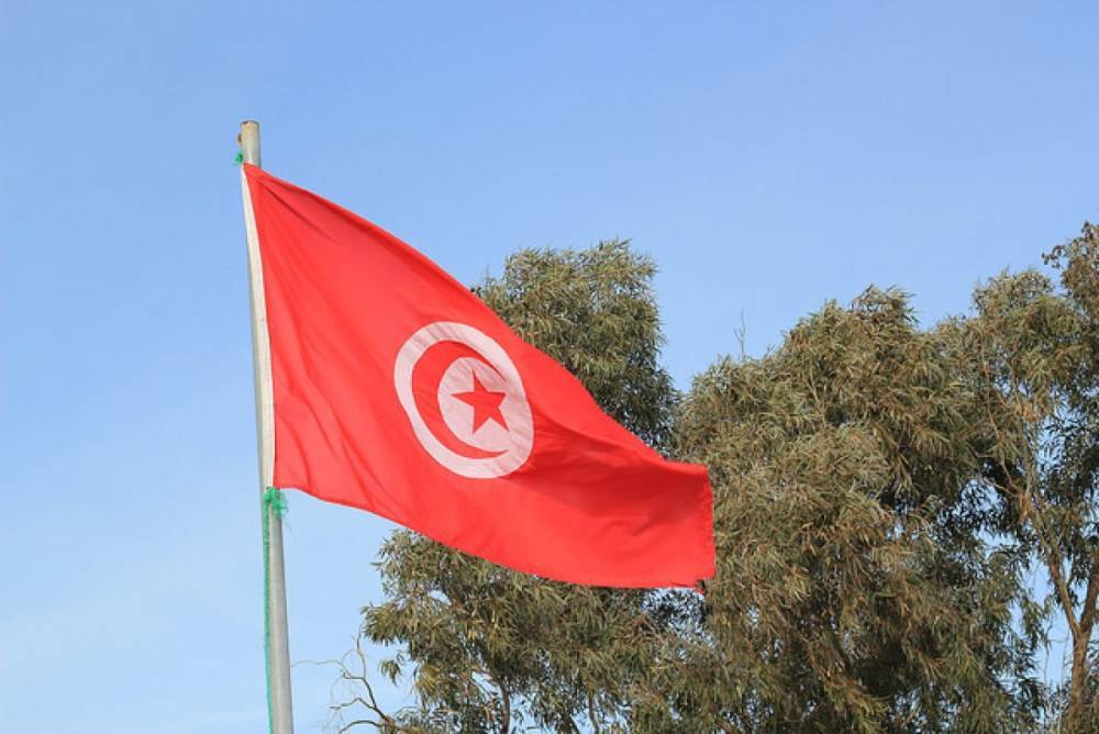 Жителям Туниса запретили выходить из дома с 19:00 до 6:00