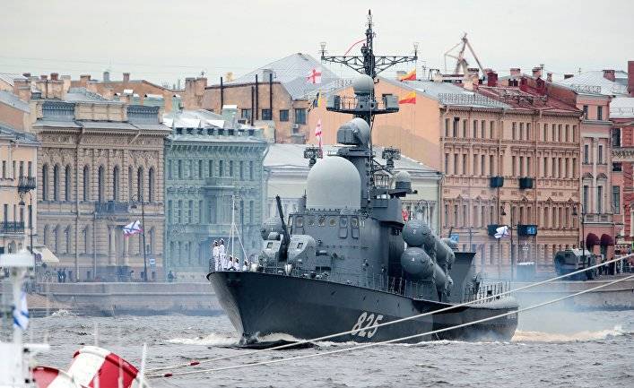 Гуаньча (Китай): парад в честь Дня Военно-морского флота в Санкт-Петербурге