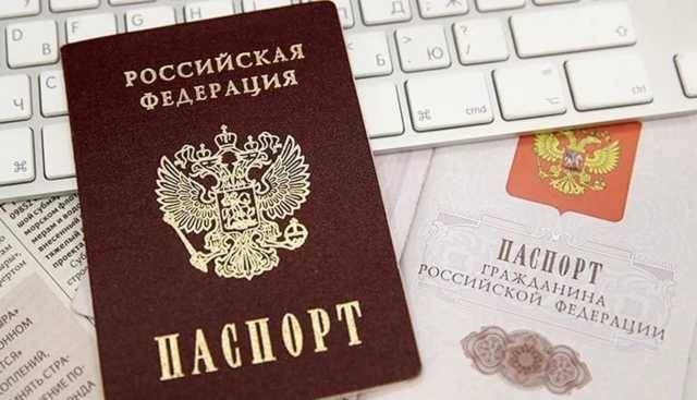 Жителей ОРДЛО принуждают получать паспорта РФ, угрожая увольнениями и "беседами" в "МГБ", - правозащитники
