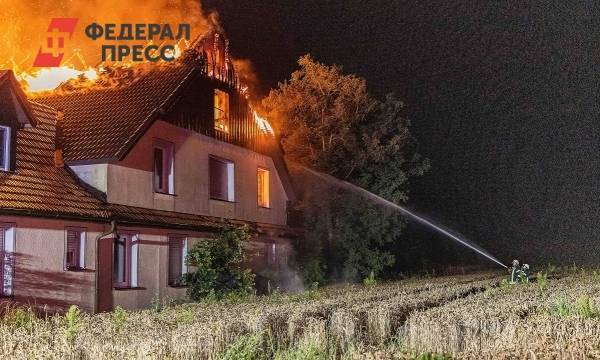 Огонь охватил жилой дом в Нефтеюганске