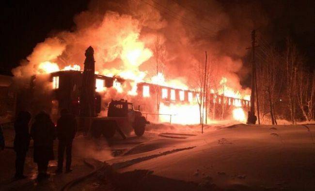 В Нефтеюганске потушен крупный пожар в жилом доме