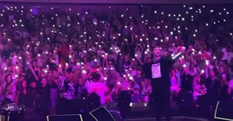 "Дайте шума для МакSим!": Егор Крид на концерте попросил фанатов спеть её песню