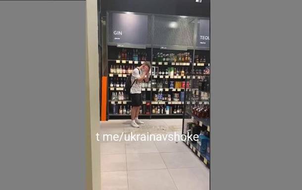 В Киеве блогер ради видео разбил виски за $7500