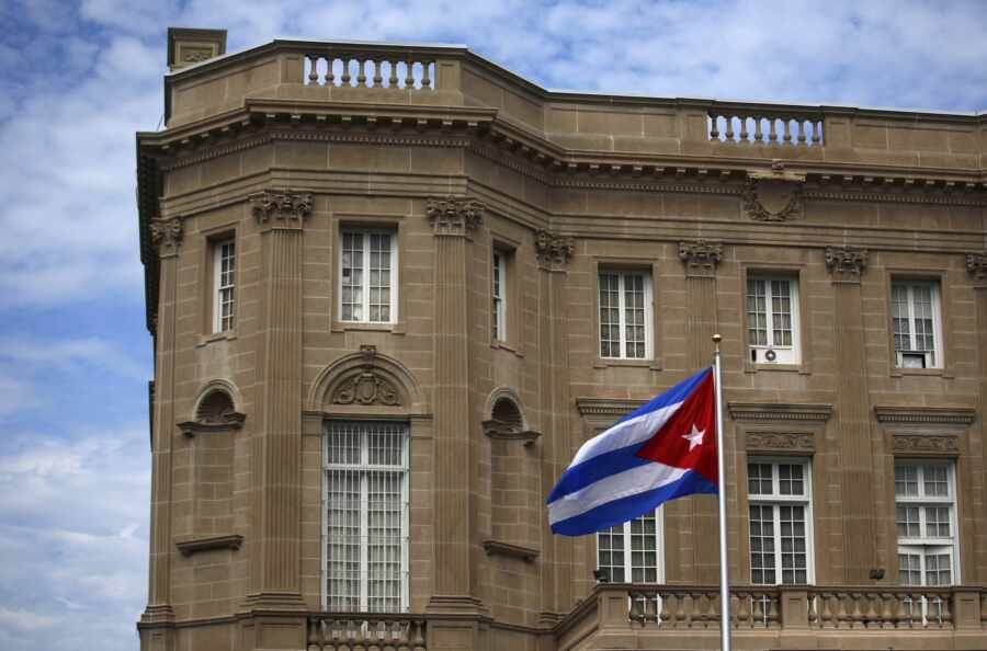 МИД Кубы сообщил о нападении на посольство республики во Франции