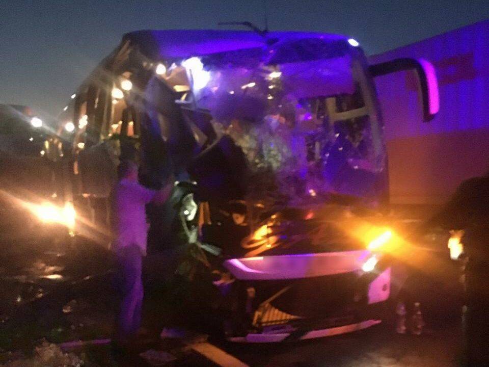 На трассе "Одесса – Киев" автобус из Молдовы столкнулся с зерновозом. Есть погибший и несколько пострадавших