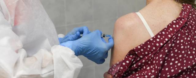 Главный эпидемиолог Екатеринбурга рассказал о побочных эффектах вакцинации