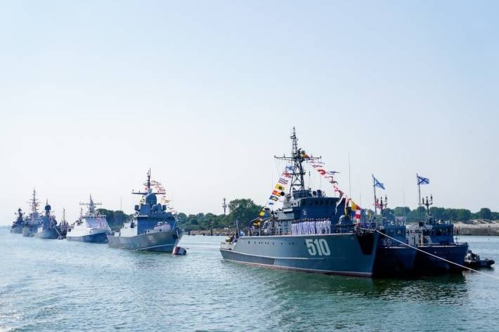 Китайцы оценили мощь русского флота после парада в Петербурге