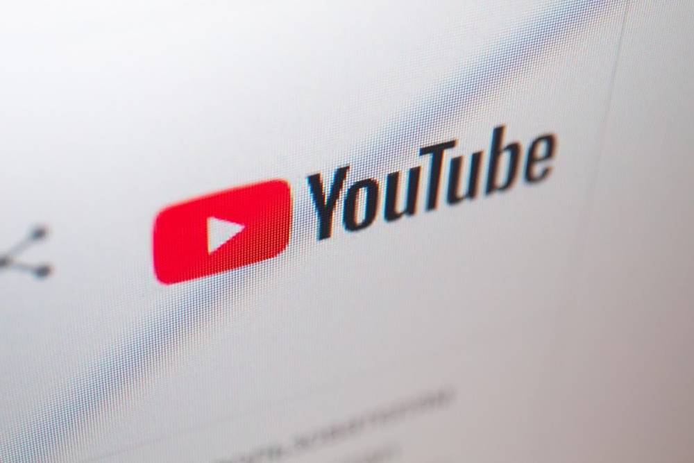 Генпрокуратура и РКН требуют от YouTube заблокировать каналы Волкова, Албурова и Милова