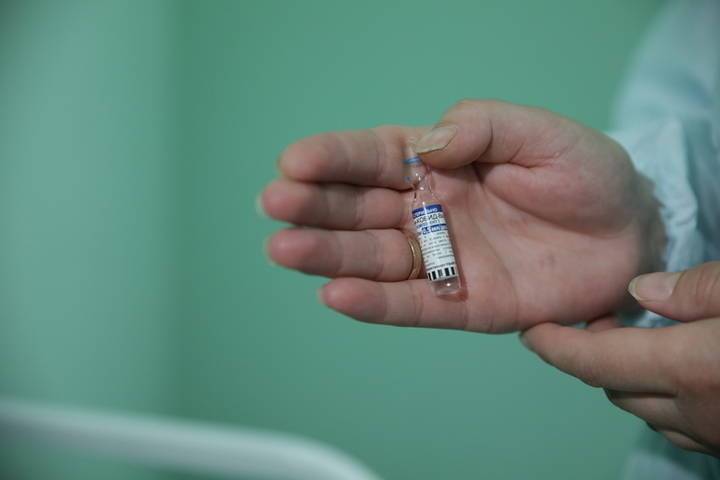 В Петербург привезли первую партию вакцины «Спутник Лайт»