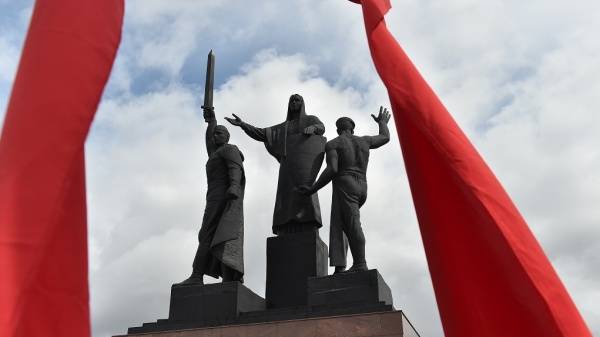 Свердловское заксобрание присвоило звание "Город трудовой доблести" трем муниципалитетам