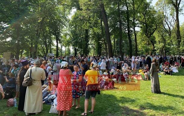 В Киеве тысячи верян собираются на крестный ход
