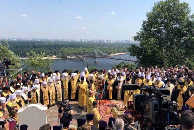 В Киеве начался традиционный молебен перед началом крестного хода