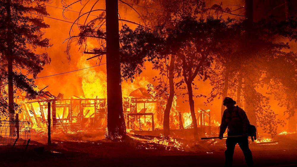 Калифорния: огонь не удаётся взять под контроль