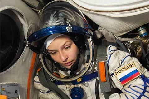 Юлия Пересильд поделилась первыми фото с подготовки к полету в космос