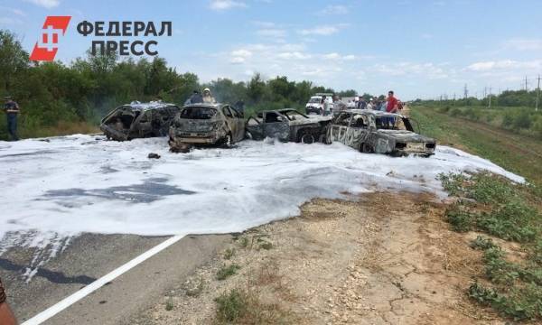 В Саратовской области в массовой аварии загорелись четыре машины