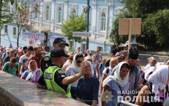 Полиция насчитала более 20 тысяч участников крестного хода в Киеве